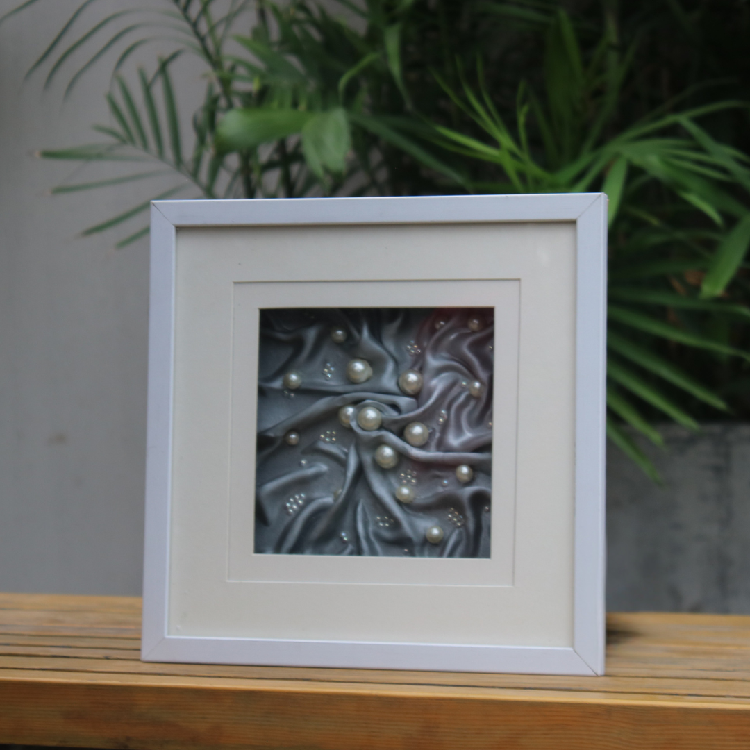 Pearly passion Wall Frame